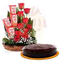 rose-kitkat-basket-with-cake